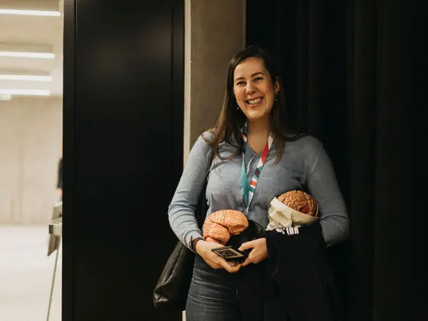 An exhibitor holding anatomical brain models